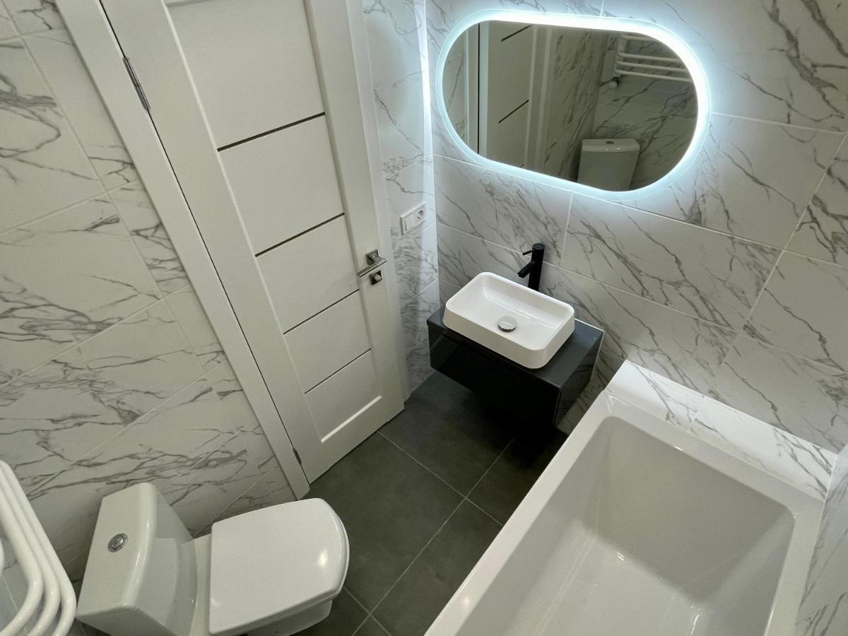 Apartment Premium In Center Ivano-Frankivsk Buitenkant foto